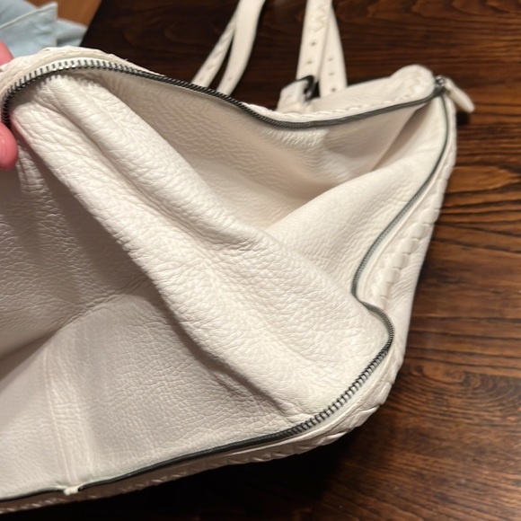 Bottega Veneta Intrecciato Leather Expandable Tote - Picture 9 of 16